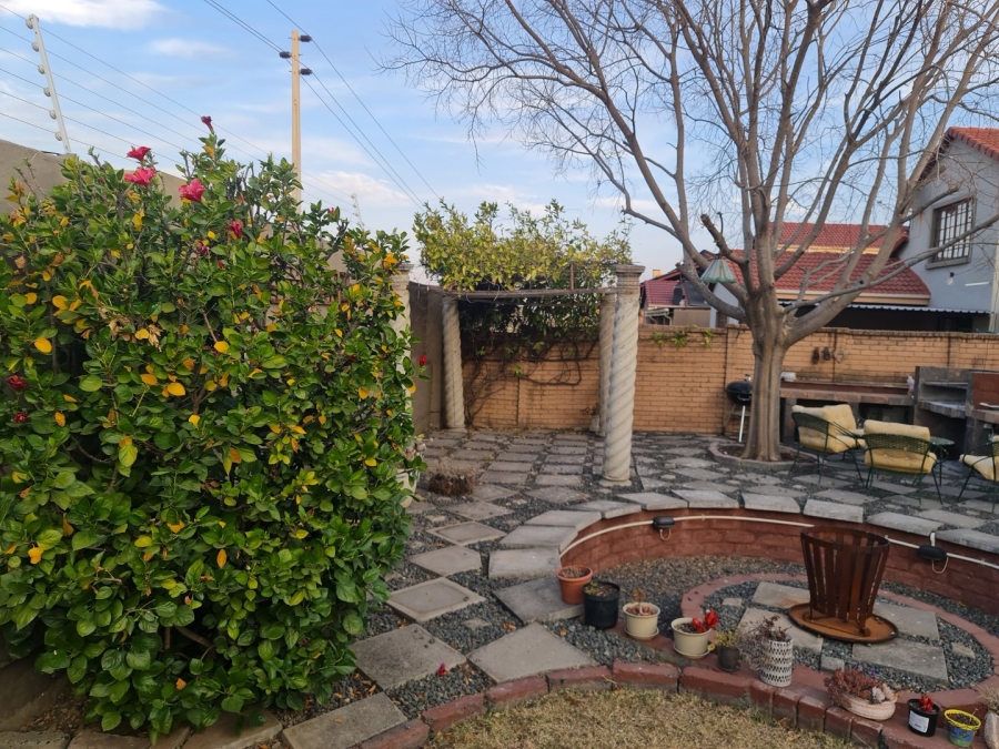 4 Bedroom Property for Sale in Rustenburg Central North West